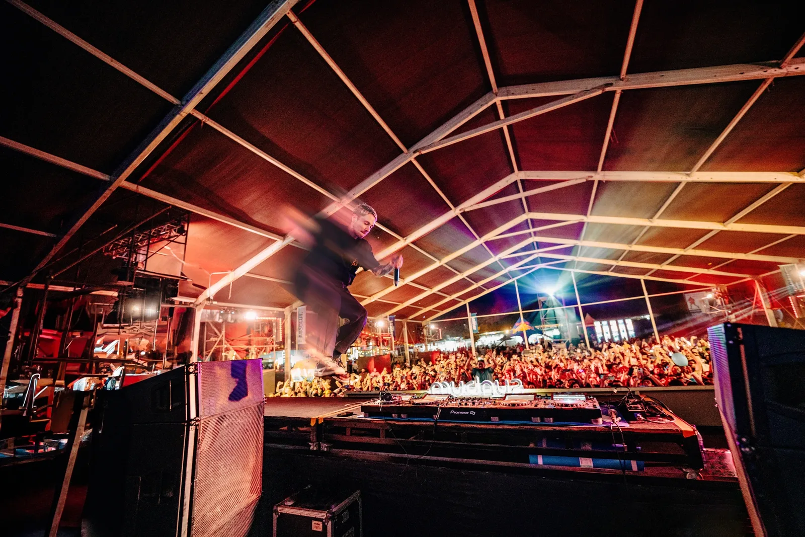 MID-AIR — MAINSTAGE
